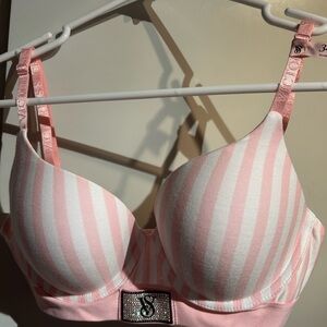 Victoria’s Secret THE T-SHIRT
Perfect Shape Shine Patch Push-Up Bra